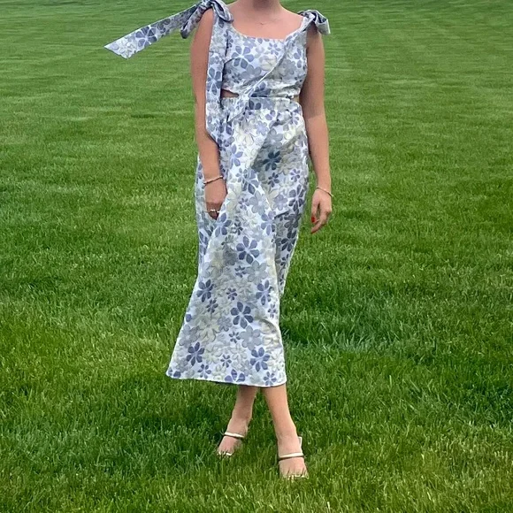 Showpo dress! Blue with colored flowers - Picture 8 of 8